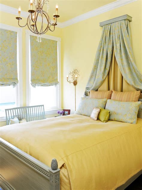 yellow bedroom theme